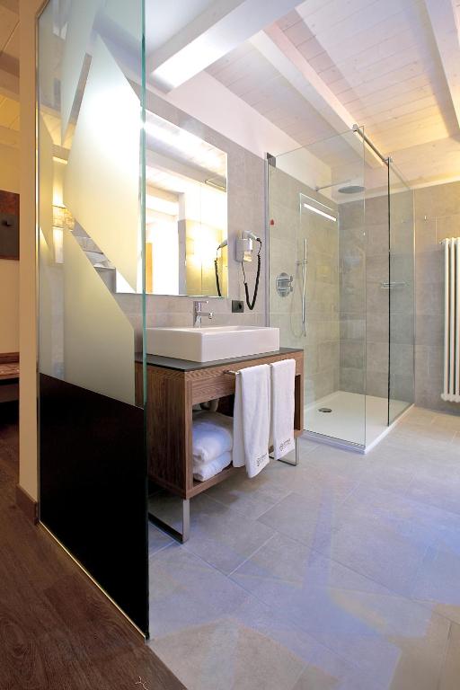 Koupelna v ubytování Olimpia Hotel