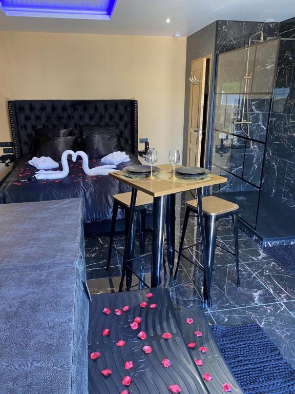Fotografie z fotogalerie ubytování Désirs d'une nuit - Loveroom jacuzzi v destinaci Cagny