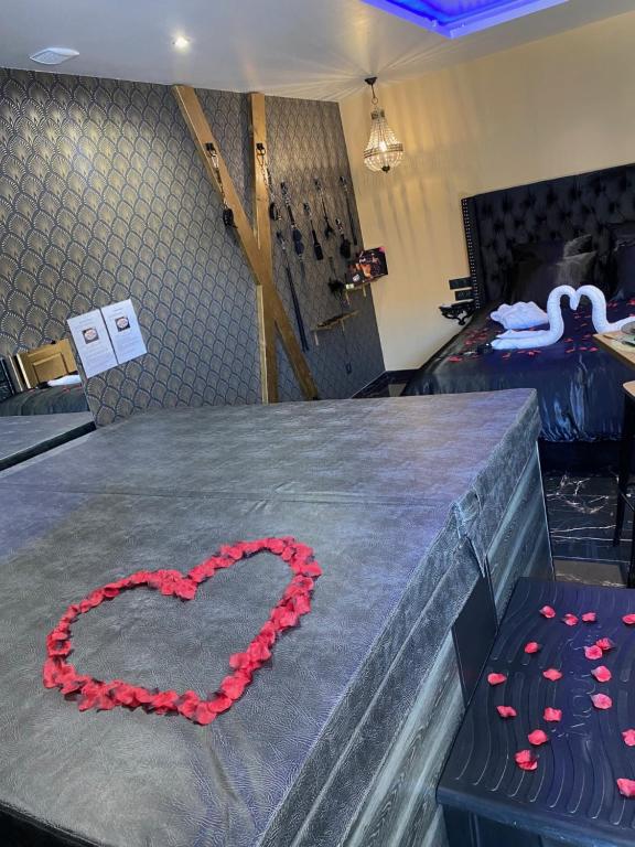 Fotografie z fotogalerie ubytování Désirs d'une nuit - Loveroom jacuzzi v destinaci Cagny