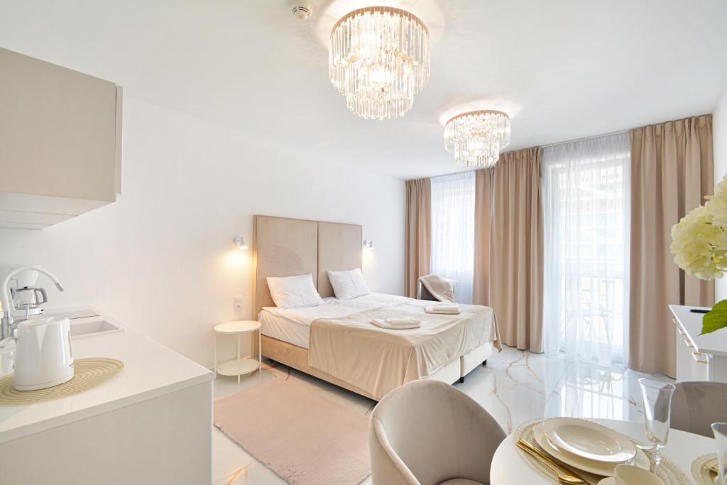 Säng eller sängar i ett rum på PLATINUM Prywatny Apartament w Hotelu Diva