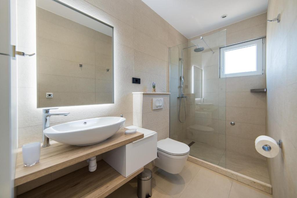 Koupelna v ubytování Apartments Ema