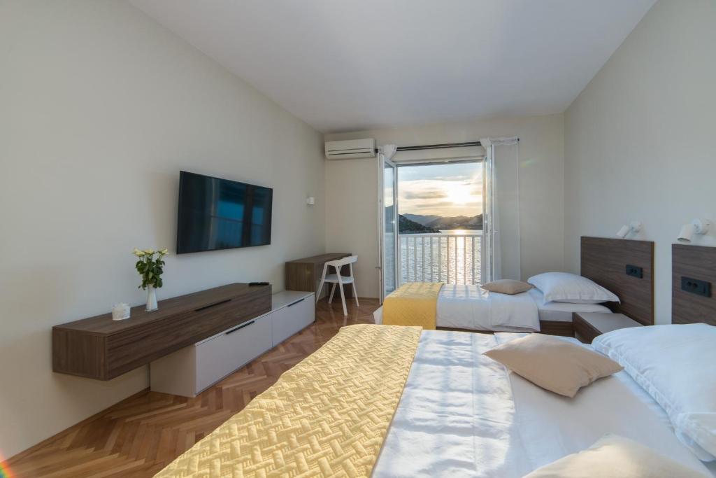 Postel nebo postele na pokoji v ubytování Apartments Ema
