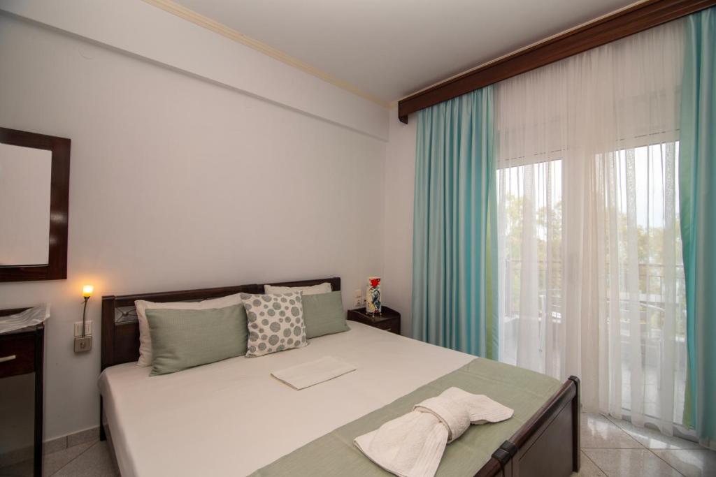 Postel nebo postele na pokoji v ubytování hotelsunnybeachgr