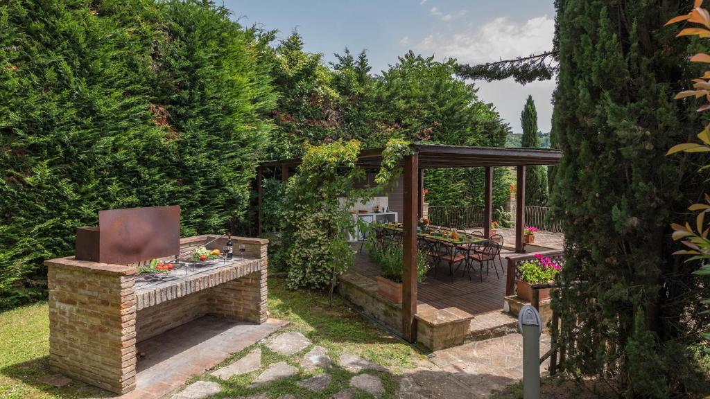 Vonkajšia záhrada v ubytovaní IL BORGO 16, Emma Villas