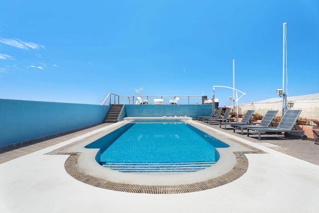 Swimmingpoolen hos eller tæt på La Calabacera Casa Roja con piscina By Paramount Holidays