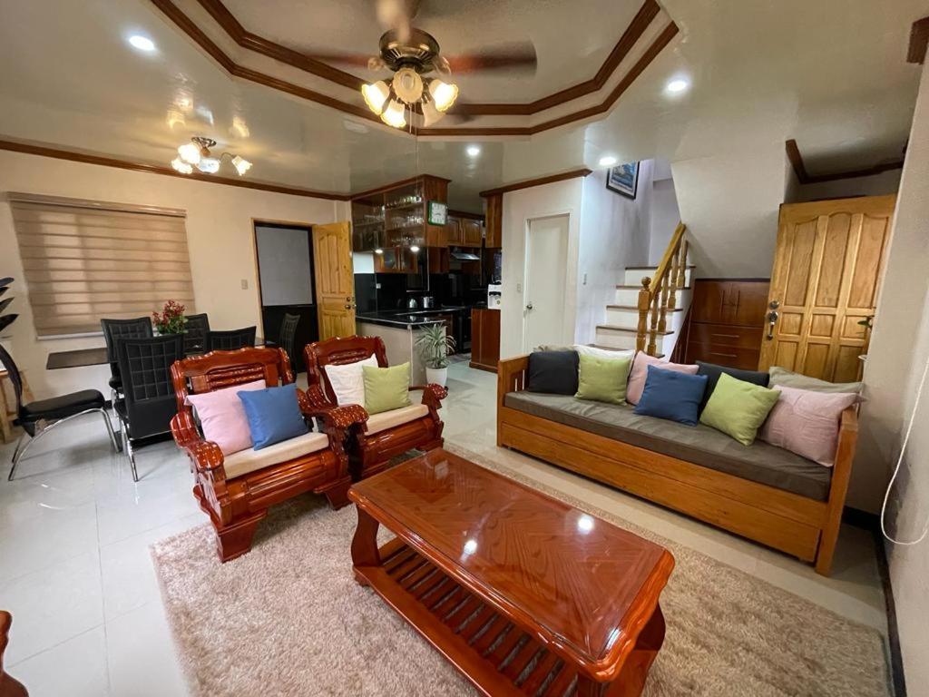 Australasia Holiday Home-Charming 4BR Baguio House just 8 mins to Burnham Park