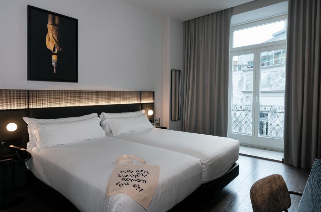 
Deluxe Room City View with Balcony 
