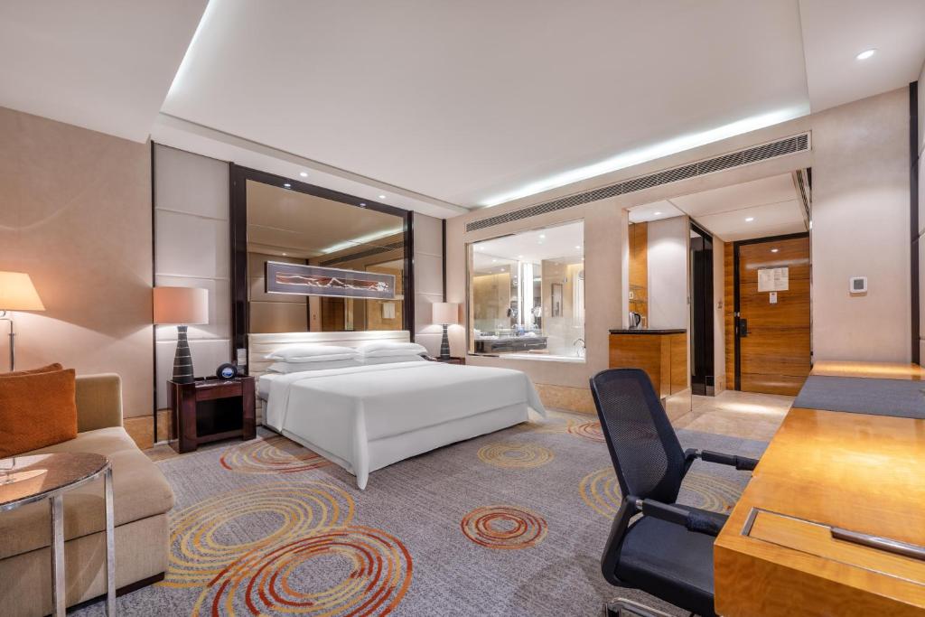 Postel nebo postele na pokoji v ubytování Sheraton Zhongshan Hotel