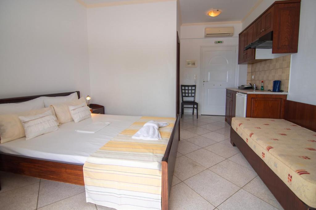 Postel nebo postele na pokoji v ubytování hotelsunnybeachgr