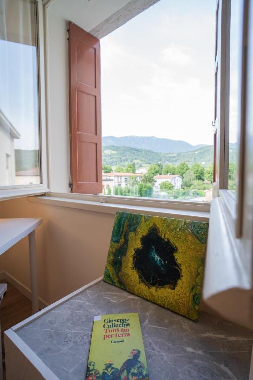 Nespecifikovaný výhled na hory nebo výhled na hory při pohledu z hostelu
