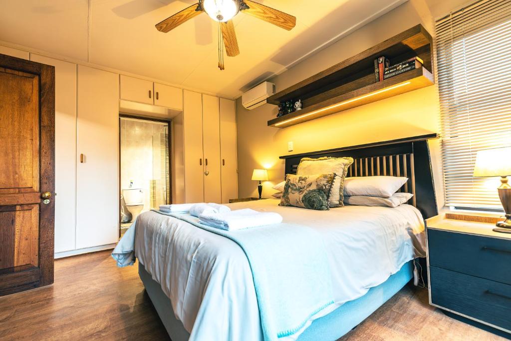 Letto o letti in una camera di Titanic View - Place of Peace