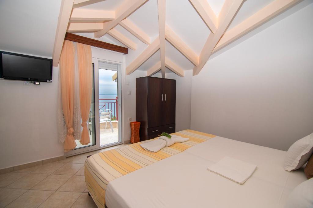 Postel nebo postele na pokoji v ubytování hotelsunnybeachgr