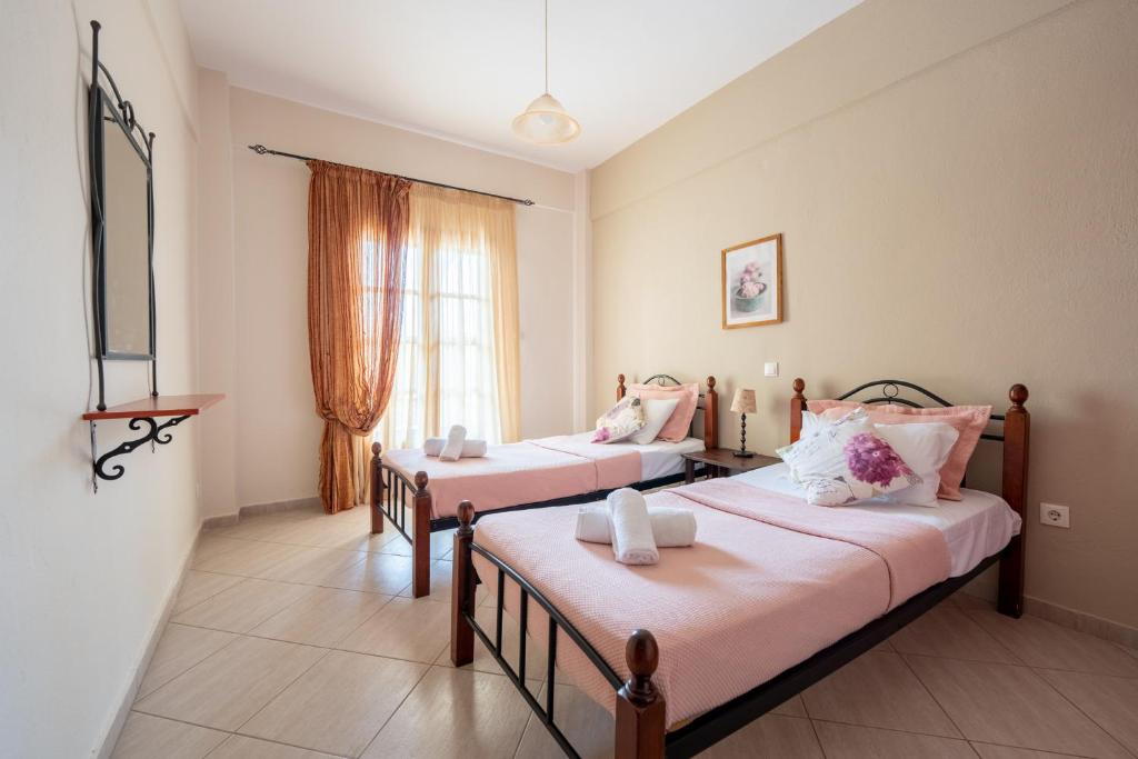 Postel nebo postele na pokoji v ubytování Effie Rooms