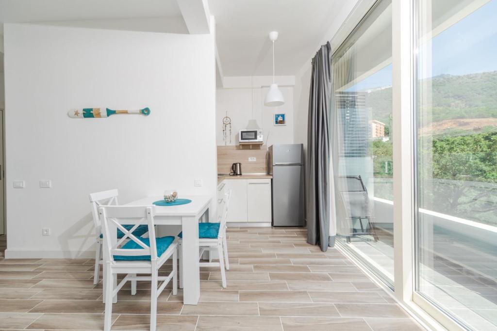 Kuchyň nebo kuchyňský kout v ubytování La barca apartments