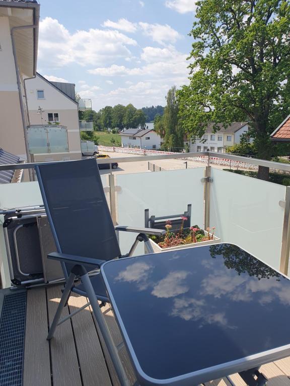Balkón nebo terasa v ubytování Traumhafte neue Dachterrassenwohnung am Soyener See