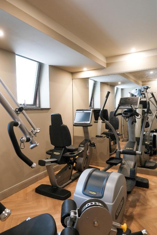Fitness centrum a/nebo fitness zařízení v ubytování Mimosa Hotel