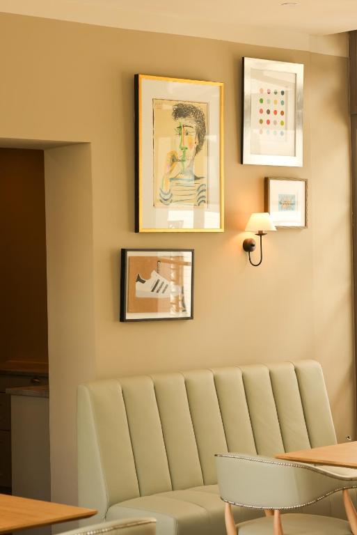 Posezení v ubytování Mimosa Hotel