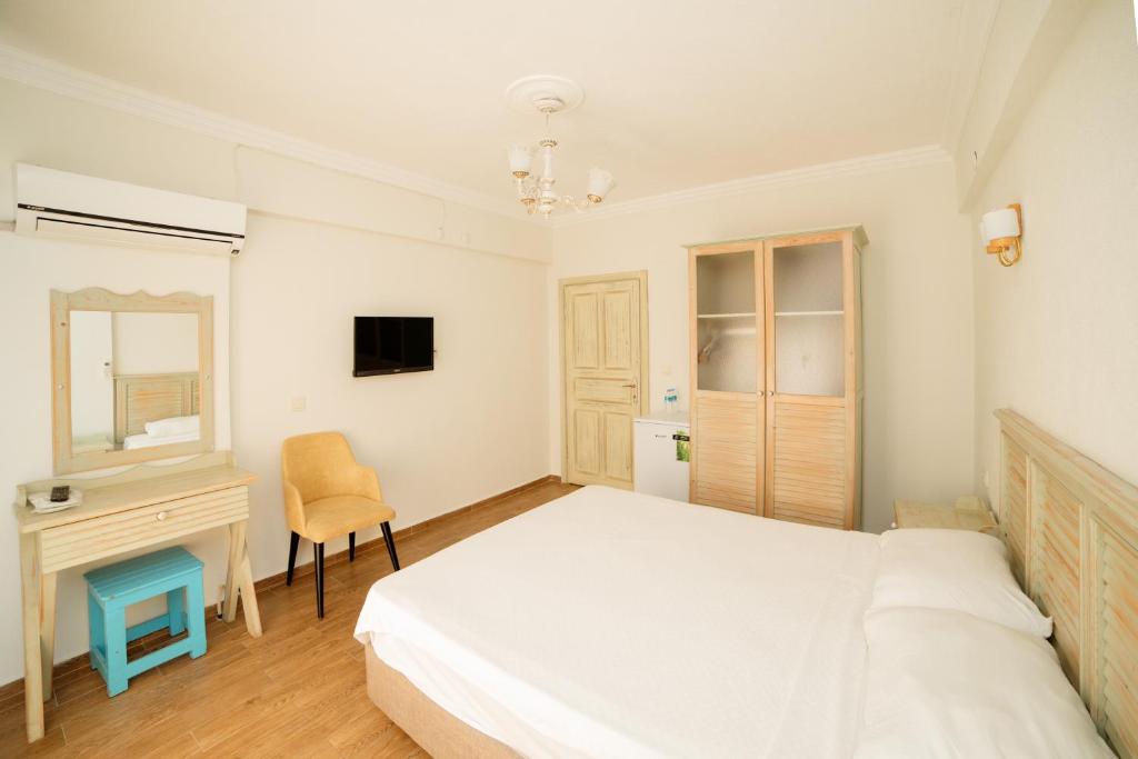 Postel nebo postele na pokoji v ubytování Yakamoz Hotel Gökçeada