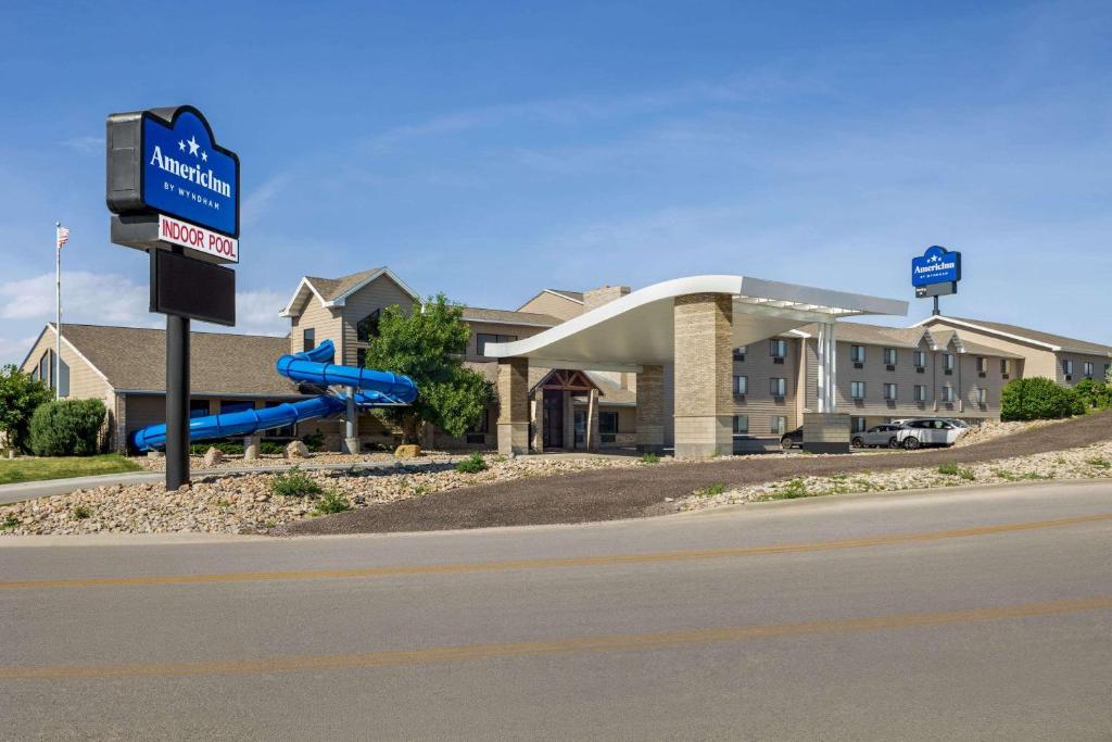 AmericInn by Wyndham Rapid City - Housity