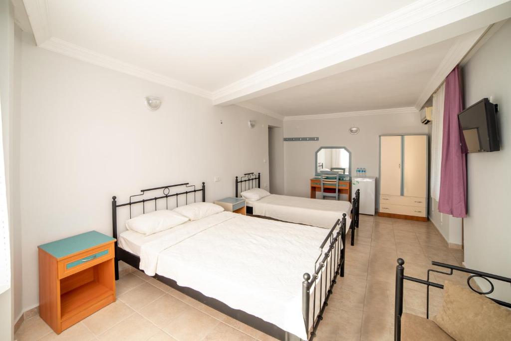 Postel nebo postele na pokoji v ubytování Yakamoz Hotel Gökçeada