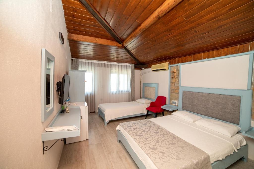 Postel nebo postele na pokoji v ubytování Yakamoz Hotel Gökçeada