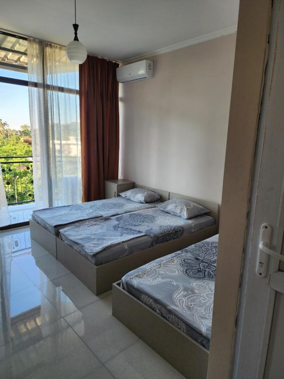Postel nebo postele na pokoji v ubytování Vizitori Hotel