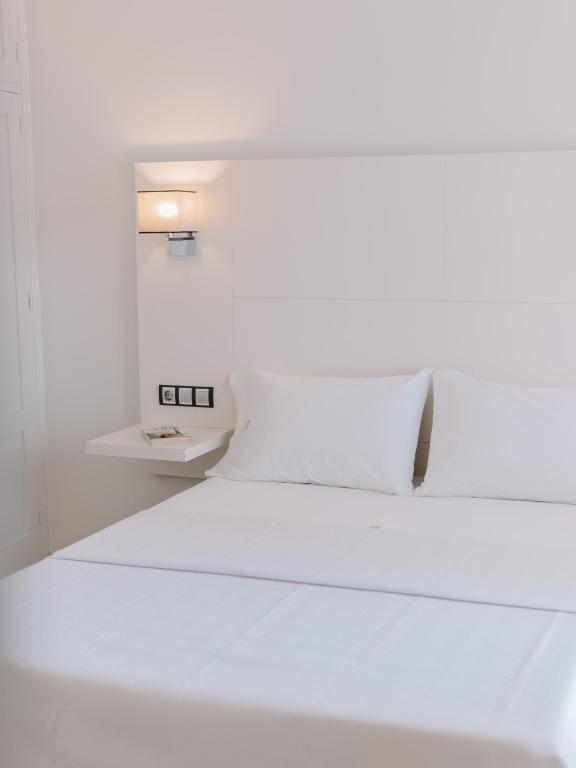 Posteľ alebo postele v izbe v ubytovaní Hostal Las Gaviotas del Cabo