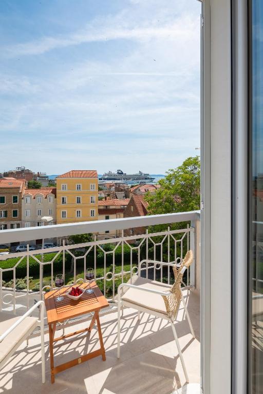 Balkón nebo terasa v ubytování Luxury rooms Le Prestige Few Minutes from Split's Iconic Waterfront