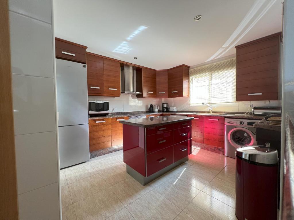 Kuchyň nebo kuchyňský kout v ubytování Penthouse - residence La Mina - Albir avec WIFI GRATUIT