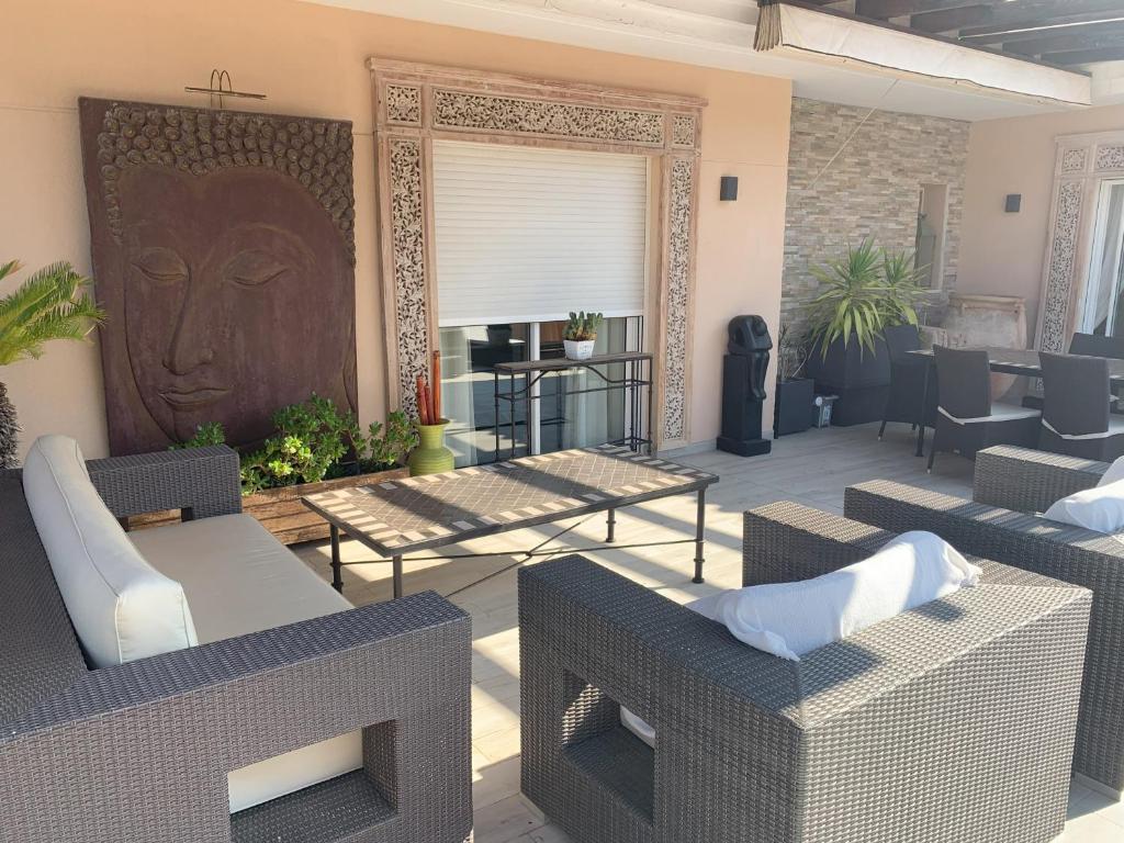 Posezení v ubytování Penthouse - residence La Mina - Albir avec WIFI GRATUIT