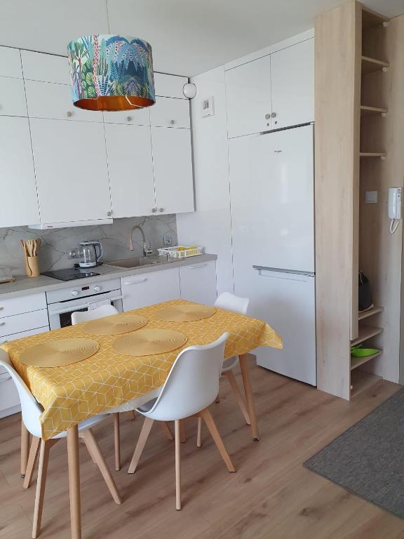 Kuchyňa alebo kuchynka v ubytovaní Apartament Comfort Del Mar V
