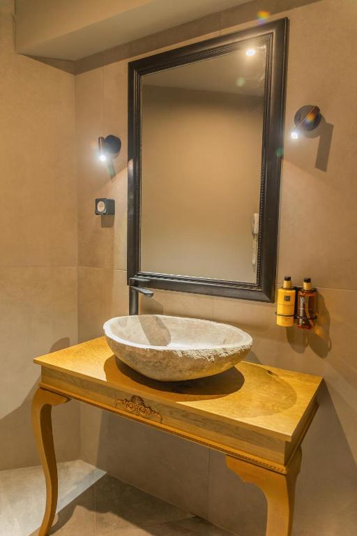 A bathroom at The LODGE Hotel