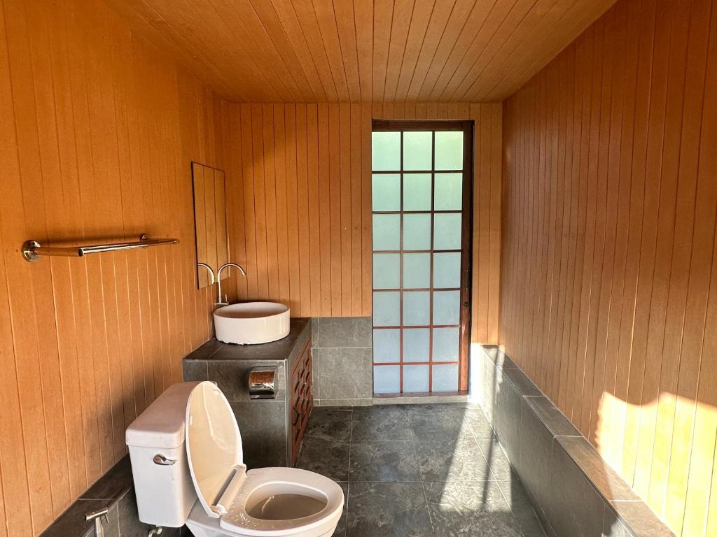 Tanoshi Glamping In Khao Sok - 12