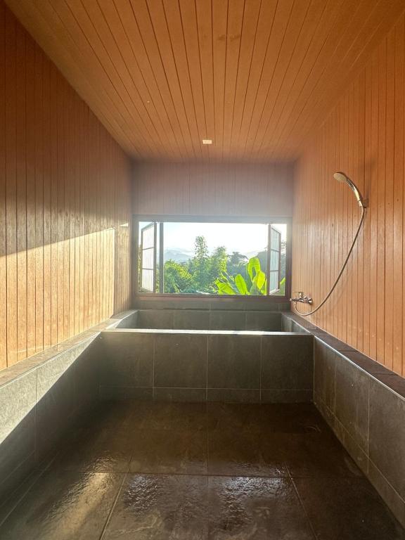 Tanoshi Glamping In Khao Sok - 6