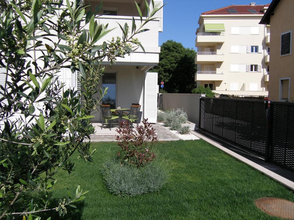 Vonkajšia záhrada v ubytovaní Momentum Apartment