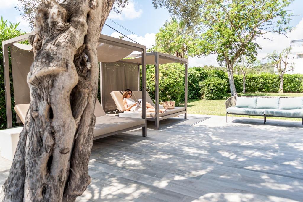 Vonkajšia záhrada v ubytovaní Hotel Bahia Pollensa