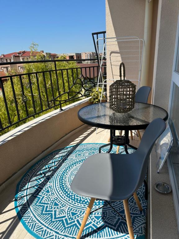 Balkón nebo terasa v ubytování Ив-Бо