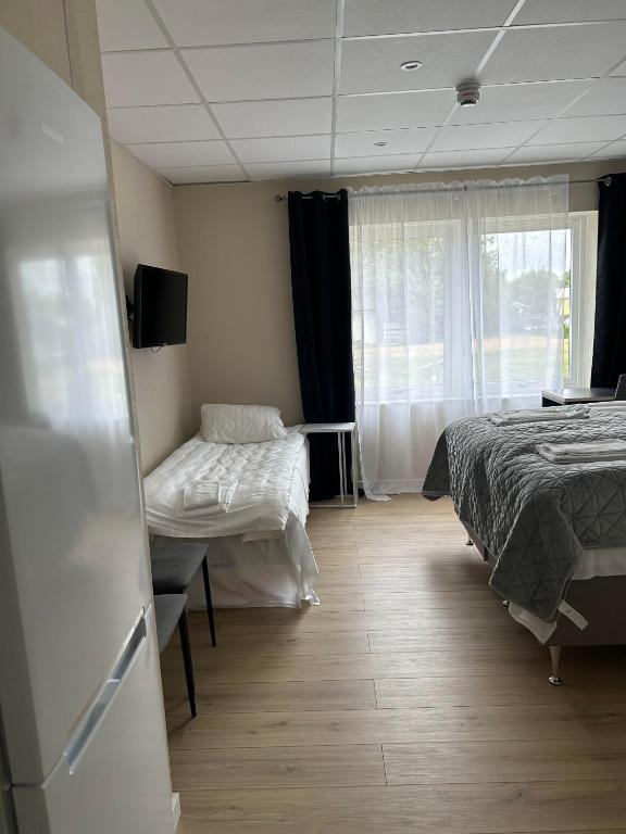 Postel nebo postele na pokoji v ubytování Solstickan Hotell & Vandrarhem