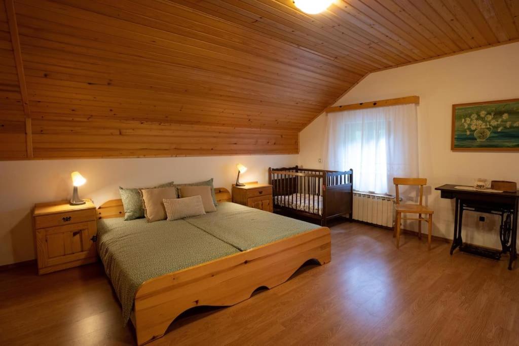 Postel nebo postele na pokoji v ubytování Country house At Peskar`s