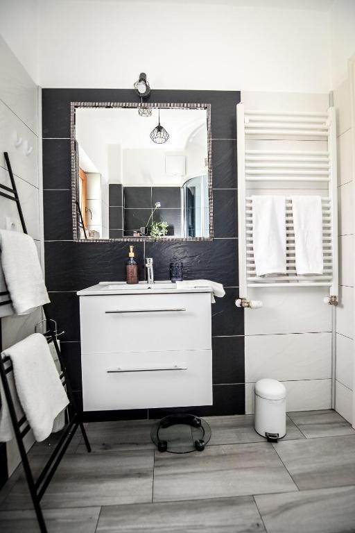 Kúpeľňa v ubytovaní Apartamenty Dwupoziomowe Na Dwa Widoki z Jacuzzi & Sauna