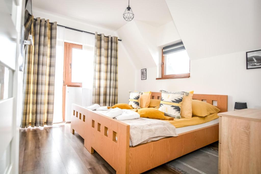 Posteľ alebo postele v izbe v ubytovaní Apartamenty Dwupoziomowe Na Dwa Widoki z Jacuzzi & Sauna