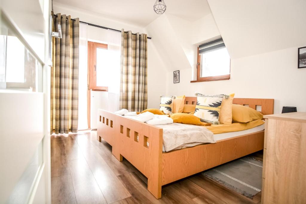 Posteľ alebo postele v izbe v ubytovaní Apartamenty Dwupoziomowe Na Dwa Widoki z Jacuzzi & Sauna