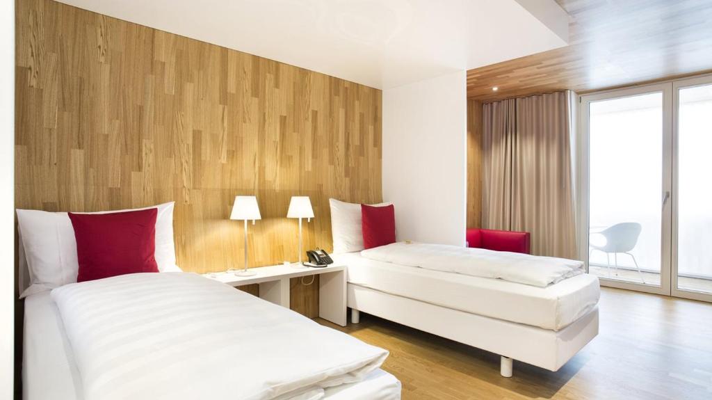 Postel nebo postele na pokoji v ubytování Revier Hotel Säntispark