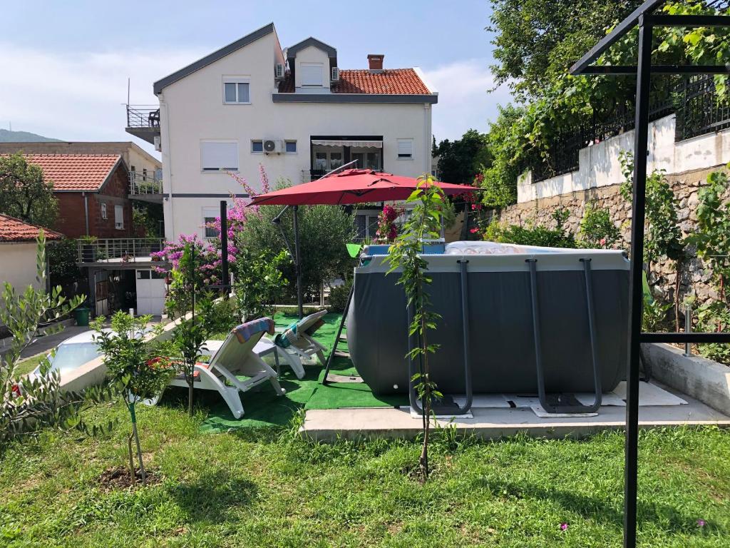 Κήπος έξω από το Vila Marina