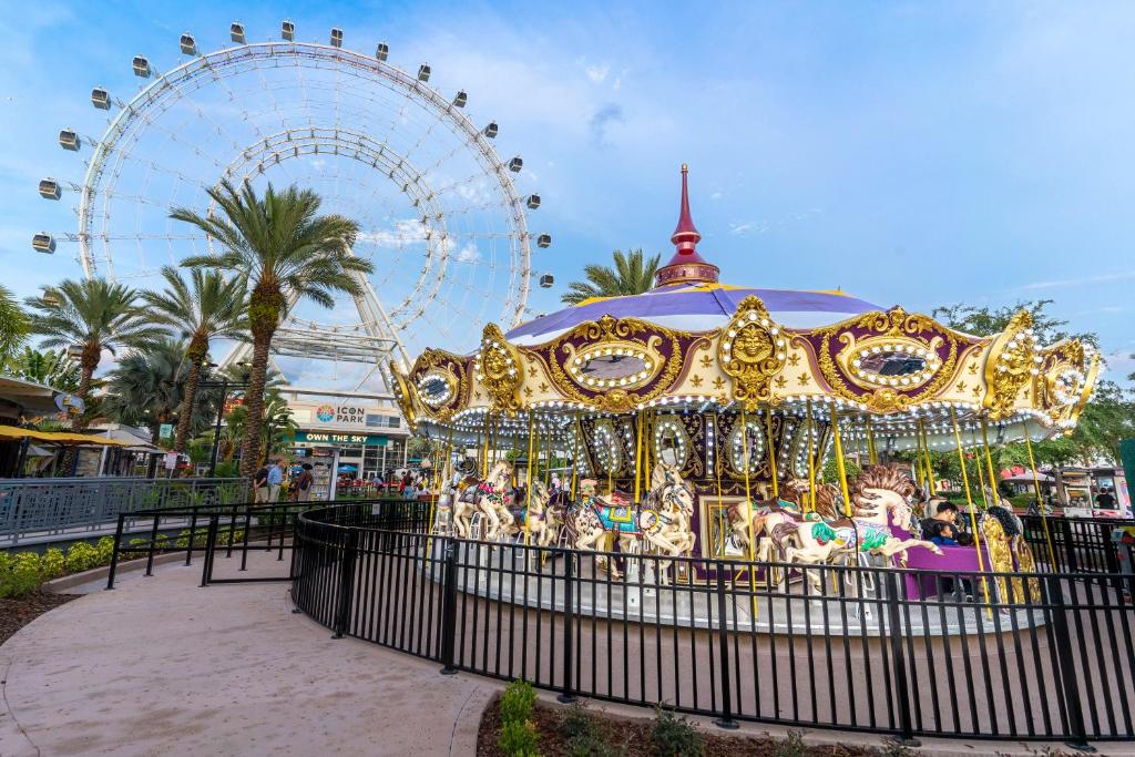 Holiday Inn Orlando International Drive - ICON Park, Convention Center,  Orlando – Updated 2024 Prices