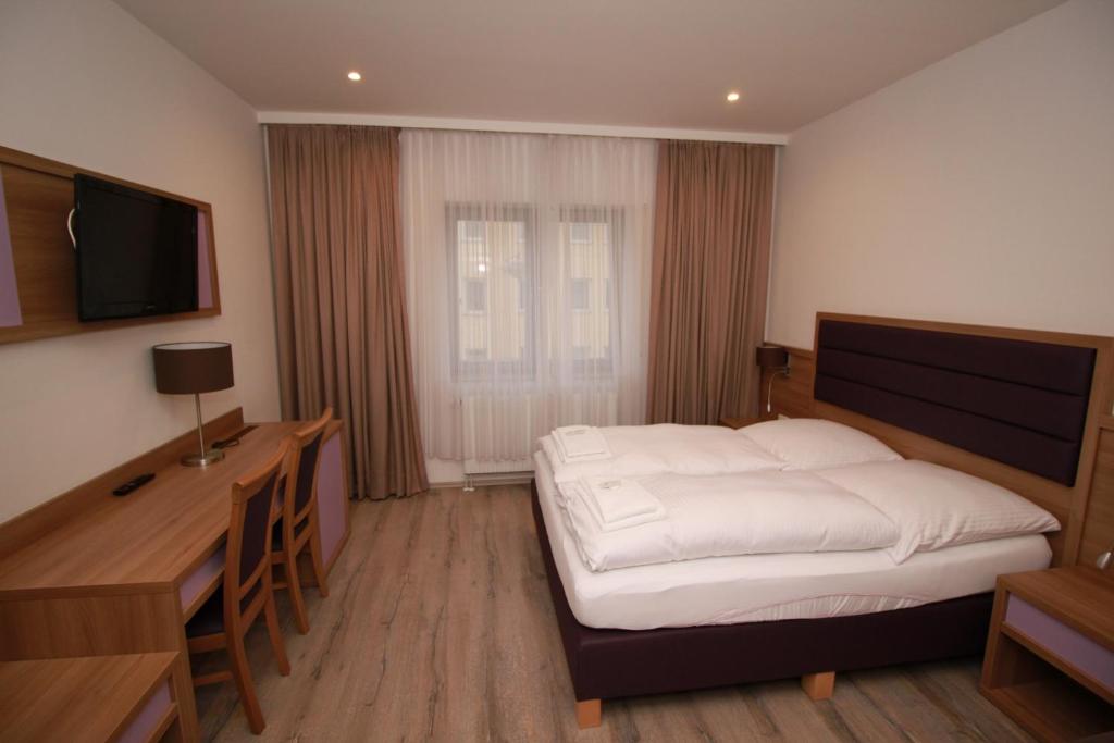 TV a/nebo společenská místnost v ubytování Slamba Hostel