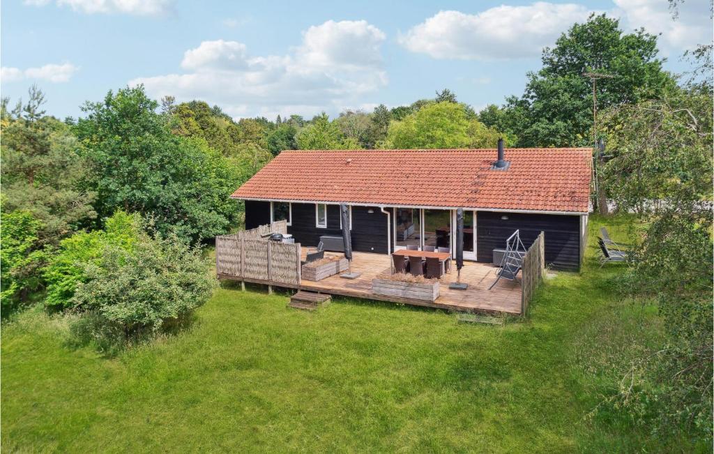 an overhead view of a small house with a deck at Awesome Home In Skibby With Kitchen in Brønde