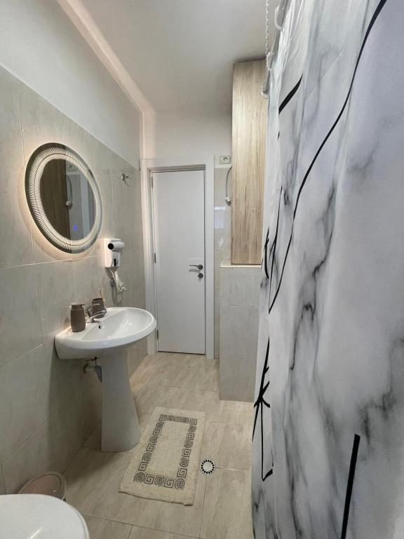 Leo’s apartment - Image 8
