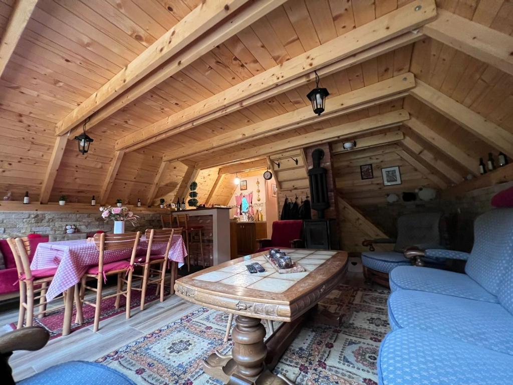 Posezení v ubytování Vikendica GORSKI VUK Jelovica