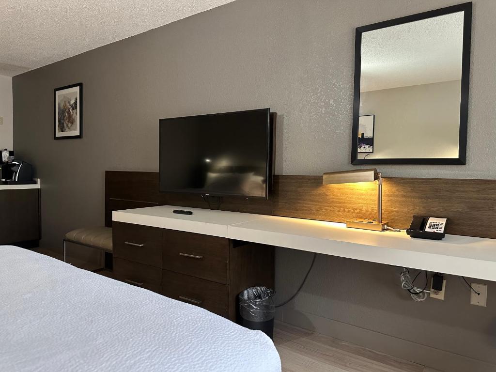 Crowne Plaza Nashville Airport by IHG photo